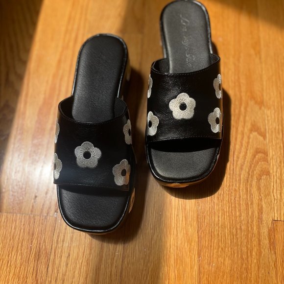 Lisa Says Gah - Dakota Flatform - Picture 2 of 4